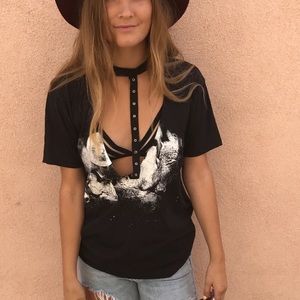 Wolf cutout choker tee size small